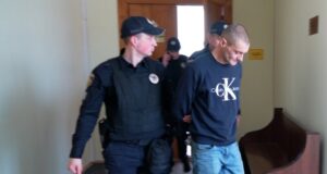 Суд у Львові обрав запобіжний захід для чоловіка, який захопив 13-річну дівчинку з ножем Утікав-від-ТЦК,-приставив-ніж-дитині-до-горла-Інцидент-у-Львові-та-інші-напади-під.