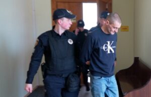 Суд у Львові обрав запобіжний захід для чоловіка, який захопив 13-річну дівчинку з ножем Утікав-від-ТЦК,-приставив-ніж-дитині-до-горла-Інцидент-у-Львові-та-інші-напади-під.