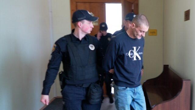 Суд у Львові обрав запобіжний захід для чоловіка, який захопив 13-річну дівчинку з ножем Утікав-від-ТЦК,-приставив-ніж-дитині-до-горла-Інцидент-у-Львові-та-інші-напади-під.