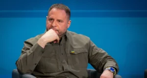 Єрмаку вручили підозру за легалізацію 460 млн грн на елітному будівництві під Києвом Єрмаку вручили підозру за легалізацію 460 млн грн на елітному будівництві під Києвом