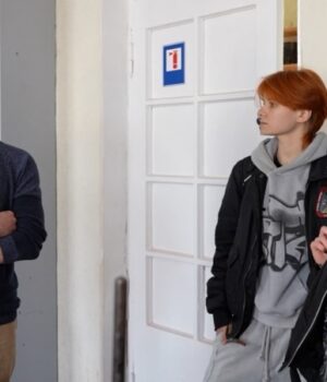 «Він-вайбовий».-Учитель-фізики,-який-своїми-експериментами-підкорив-Інтернет «Він-вайбовий».-Учитель-фізики,-який-своїми-експериментами-підкорив-Інтернет