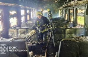 Пожежа в електричці на Черкащині: 40 пасажирів евакуйовано На-Черкащині-в-електричці-під-час-руху-спалахнула-пожежа,-40-пасажирів-евакуювали