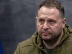 Єрмак після суду запевнив, що не планує тікати з України Єрмак після суду запевнив, що не планує тікати з України