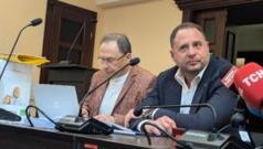 Судове засідання щодо Андрія Єрмака: другий день слухань у Вищому антикорупційному суді Штовханина,-тривога-і-Єрмак:-що-відбувається-у-суді-з-екскерівником-ОП