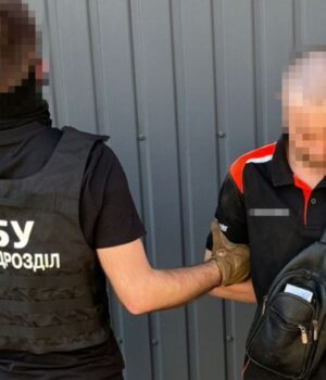 У-Києві-затримали-дезертира,-який-реєстрував-starlink-для-окупантів У-Києві-затримали-дезертира,-який-реєстрував-starlink-для-окупантів