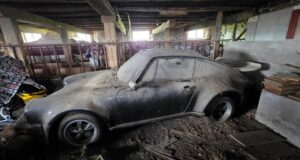 У сараї знайшли культовий спорткар Porsche 70-х років із “загубленою” історією У-сараї-знайшли-культовий-спорткар-porsche-70-х-років-із-“загубленою”-історією