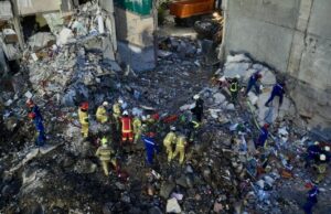 Масований обстріл Києва: 16 загиблих, зокрема 2 дітей, пошукова операція триває У Києві вже 16 жертв російського удару, але пошуки досі тривають