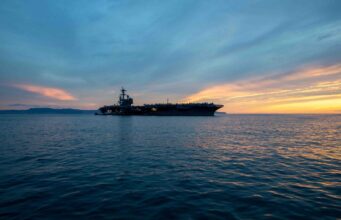 Захист велетня: як USS Abraham Lincoln бачить загрози, залишаючись “сліпим” Захист-велетня:-як-uss-abraham-lincoln-бачить-загрози,-залишаючись-“сліпим”