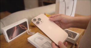 Чому коробки iPhone так важко відкрити: це не дефект, а частина стратегії Apple Чому-коробки-iphone-так-важко-відкрити:-це-не-дефект,-а-частина-стратегії-apple