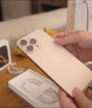 Чому-коробки-iphone-так-важко-відкрити:-це-не-дефект,-а-частина-стратегії-apple