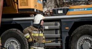 Російська атака на Київ: 21 загиблий, серед них діти, та зниклі безвісти Кількість загиблих внаслідок удару по Києву зросла до 21, пошуки тривають