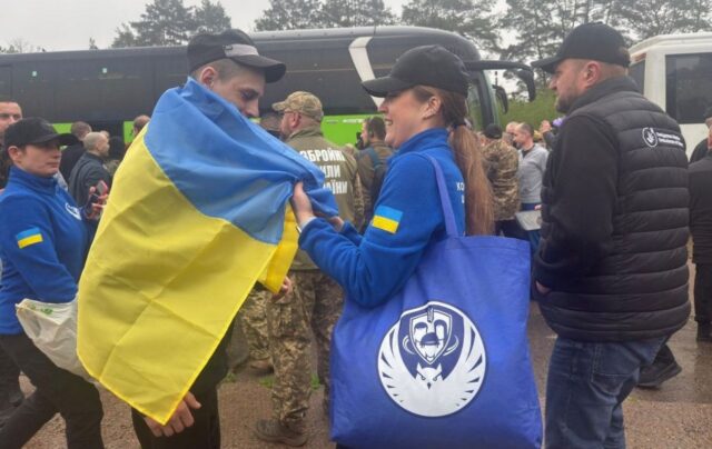 Україна та РФ завершили перший етап обміну військовополоненими Коордштаб назвав ключовий принцип формування списків обмінів “1000 на 1000”