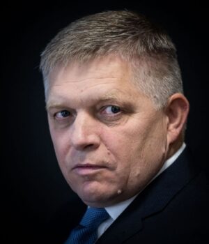 Фіцо хоче бачити на переговорах Європи з Путіним “знавця російської душі”