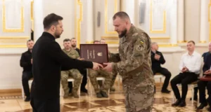 Зеленський відзначив захисників України державними нагородами Зеленський відзначив захисників України державними нагородами