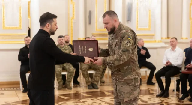Зеленський відзначив захисників України державними нагородами Зеленський відзначив захисників України державними нагородами