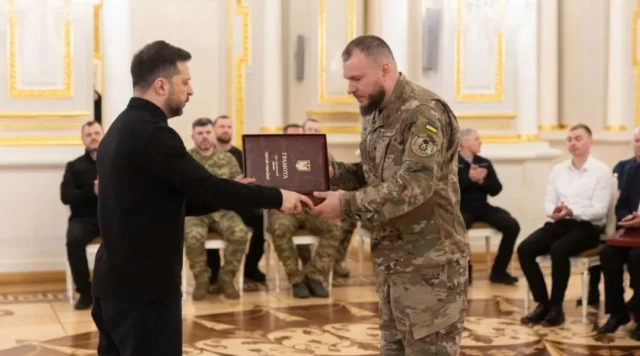 Зеленський відзначив захисників України державними нагородами Зеленський відзначив захисників України державними нагородами