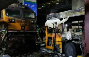 ДТП з потягом та автобусом у Бангкоку: 8 загиблих, 32 поранених Кількість-постраждалих-у-ДТП-з-потягом-і-автобусом-у-Бангкоку-зросла-до-32,-загинуло-8.