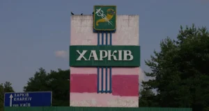 Атака дронів у Харкові: пошкоджені будівлі та згорілі автомобілі У-Харкові-після-атаки-"шахедів"-згоріли-автомобілі,-пошкоджені-багатоповерхівки