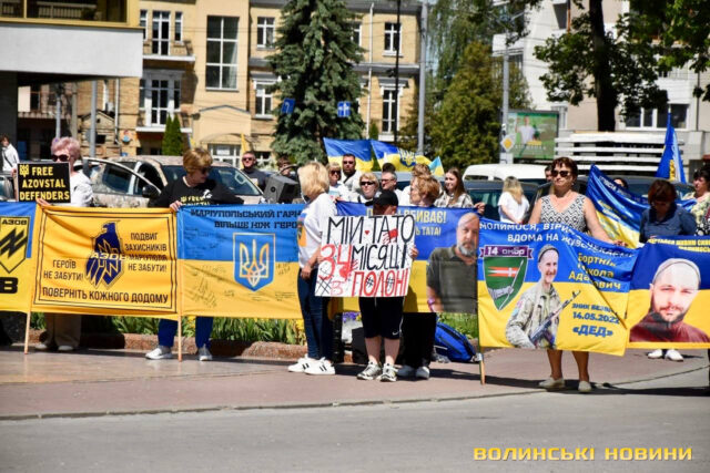 Сотні машин та мотоциклів: у Луцьку відбувся масштабний автопробіг на підтримку військовополонених. Фото Сотні-машин-та-мотоциклів:-у-Луцьку-відбувся-масштабний-автопробіг-на-підтримку-військовополонених.-Фото