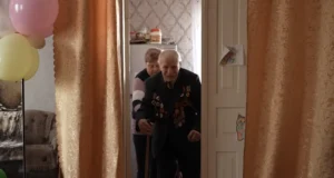 Сторічний ветеран щомісяця донатить ЗСУ з власної пенсії (відео) Сторічний ветеран щомісяця донатить ЗСУ з власної пенсії (відео)
