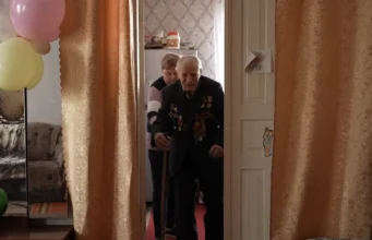 Сторічний ветеран щомісяця донатить ЗСУ з власної пенсії (відео) Сторічний ветеран щомісяця донатить ЗСУ з власної пенсії (відео)