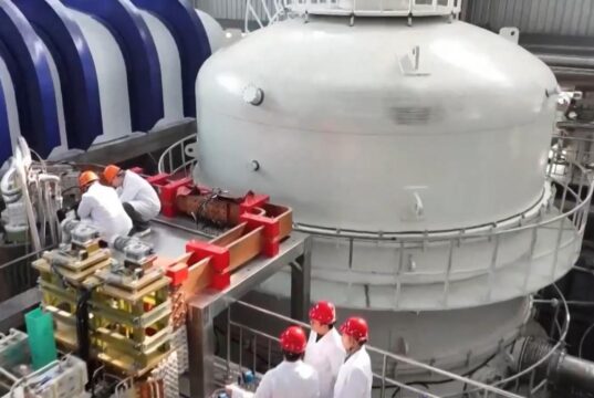 Вчені з Китаю запустили магніт, який у 700 000 разів потужніший за магнітне поле Землі Вчені-з-Китаю-запустили-магніт,-який-у-700-000-разів-потужніший-за-магнітне-поле-Землі
