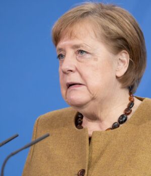 Меркель потрапила до трійки кандидатів на роль перемовника від ЄС з Росією, – Politico