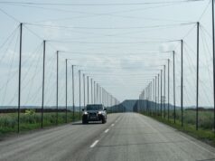 Держспецтрансслужба прискорює будівництво антидронового захисту доріг у прифронтових регіонах В Україні захистили понад 1 170 км логістичних маршрутів від FPV-дронів