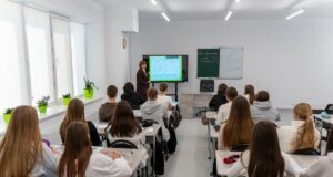 “Скоротилася вп’ятеро”: в МОН назвали кількість іноземних студентів в Україні “Скоротилася-вп’ятеро”:-в-МОН-назвали-кількість-іноземних-студентів-в-Україні