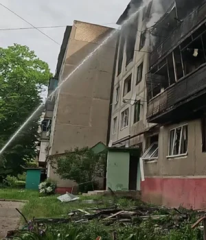 російський-авіаудар-по-Дружківці-забрав-життя-людини-та-спричинив-пожежі