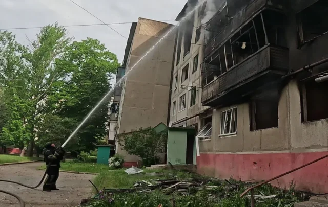 Російський авіаудар по Дружківці: жертви та руйнування російський-авіаудар-по-Дружківці-забрав-життя-людини-та-спричинив-пожежі