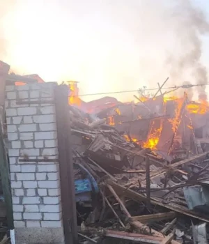 Ранкові-удари-по-Харкову:-щонайменше-троє-поранених,-пошкоджено-понад-25-будинків Ранкові-удари-по-Харкову:-щонайменше-троє-поранених,-пошкоджено-понад-25-будинків