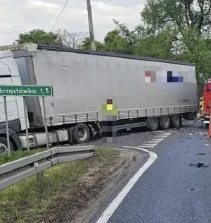У Польщі-легковик-з іноземцями-влетів-під-вантажівку-українця:-двоє-загиблих У Польщі-легковик-з іноземцями-влетів-під-вантажівку-українця:-двоє-загиблих