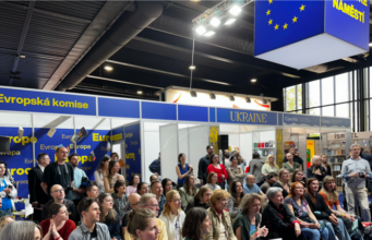 Поезія як документ війни: українські поетеси на міжнародному книжковому фестивалі у Празі «Поезія-іноді-може-сказати-більше,-ніж-новини»-–-українські-поетеси-в-Празі-про-війну-і.
