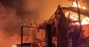 Масована атака шахедів на Конотоп: три постраждалих та зруйнована багатоповерхівка Масована-атака-шахедів-на-Конотоп:-троє-постраждалих,-частина-багатоповерхівки-зруйнована