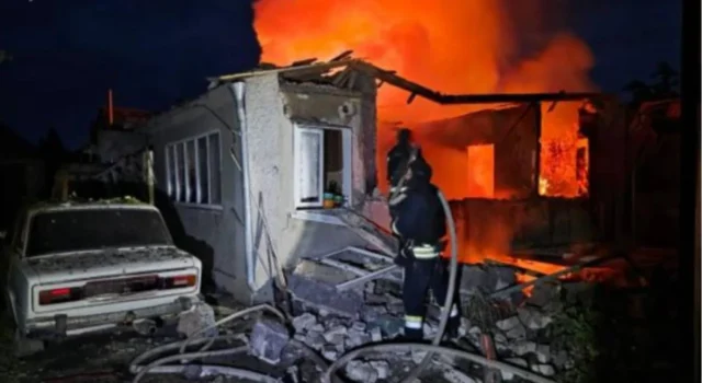 Ранкова атака на Вільнянськ: зруйновано житловий будинок, четверо поранених Ранкова-атака-на-Запоріжжя:-зруйновано-будинок-у-Вільнянську,-поранено-четверо-людей,-серед-них-діти