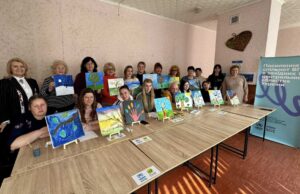 Арттерапія для внутрішньо переміщених осіб у Нововолинську «Дерево-сили»:-для-ВПО-провели-творчий-захід