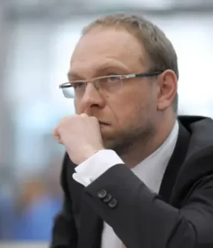 "Не-бачу-ні-ефективності,-ні-професіоналізму"-–-Сергій-Власенко-жорстко-розкритикував-НАБУ-і-САП
