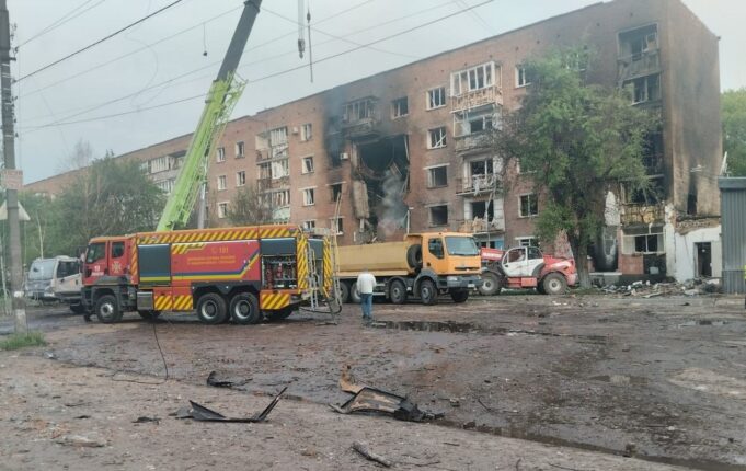 Атака дронів на Конотоп: одна загибла та 11 поранених Росія вдарила дронами по Конотопу: є загибла і багато поранених
