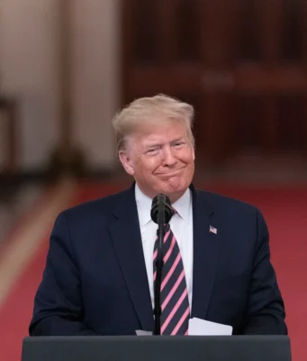 Трамп та його родина отримали імунітет від податкових перевірок Трамп-з-родиною-та-бізнесом-отримали-імунітет-від-податкових-перевірок-–-nyt