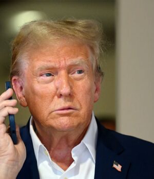 2_donald_tramp_rozmovlyae_telefon_gettyimages_2151595939_6d32d14f144dc1eabe310a14a9146a0e1d57f1232.jpg Китай лютуватиме: Трамп анонсував розмову з президентом Тайваня про зброю