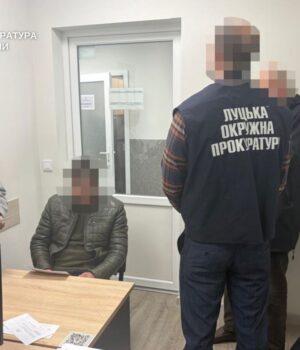За-підозрюваного-в-корупції-чиновника-Луцькради-внесли-понад-3-мільйони-гривень-застави