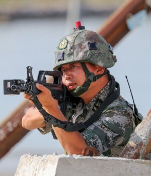 vizvolna_armiya_kitayu__gettyimages_1242704471_e9fd60065495553551bad0c1482ae28b_1300x820.jpg Китай міг готувати для РФ бійців елітного “Рубікону”, – Welt
