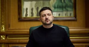 Зеленський обговорив підтримку України з прем’єр-міністром Британії Кіром Стармером Зеленський зі Стармером обговорили дипломатичний трек у війні з РФ