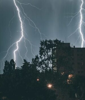 На Київ-та область-суне-потужний-удар-стихії:-готуйтесь-до відключень-світла