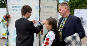 Нововолинськ відзначив День вишиванки акцією пам’яті «Вишита-стрічка-пам’яті»:-Нововолинськ-долучився-до-всеукраїнської-акції