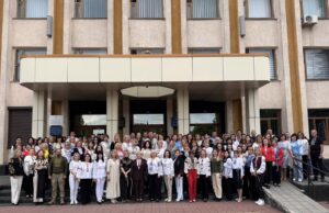 В Україні відзначають День вишиванки: 20 років традиції Працівники-виконавчого-комітету-Нововолинської-міської-ради-долучилися-до-Дня-вишиванки