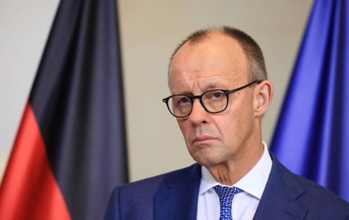 Єврокомісія обговорює можливість асоційованого членства України в ЄС В ЄС оцінили ідею Мерца щодо спецстатусу України, але вказали на важливий нюанс