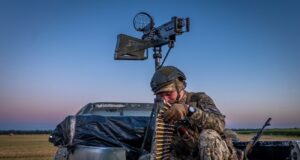 У Києві зафіксовано вибухи під час повітряної тривоги У Києві прогриміли вибухи, столицю атакує дрон