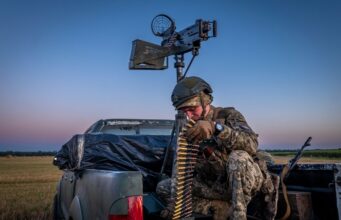 У Києві зафіксовано вибухи під час повітряної тривоги У Києві прогриміли вибухи, столицю атакує дрон